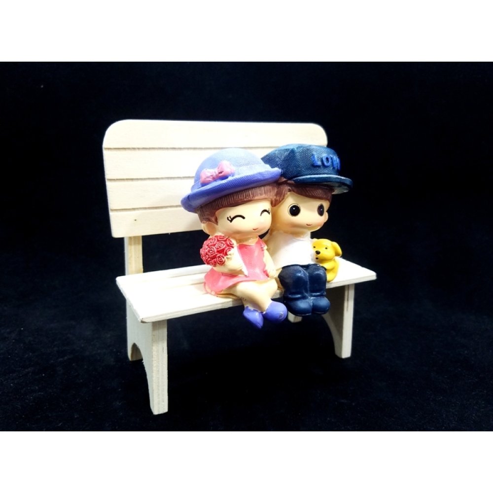 Wholesale Wooden Bench Sitting Lover Figurines