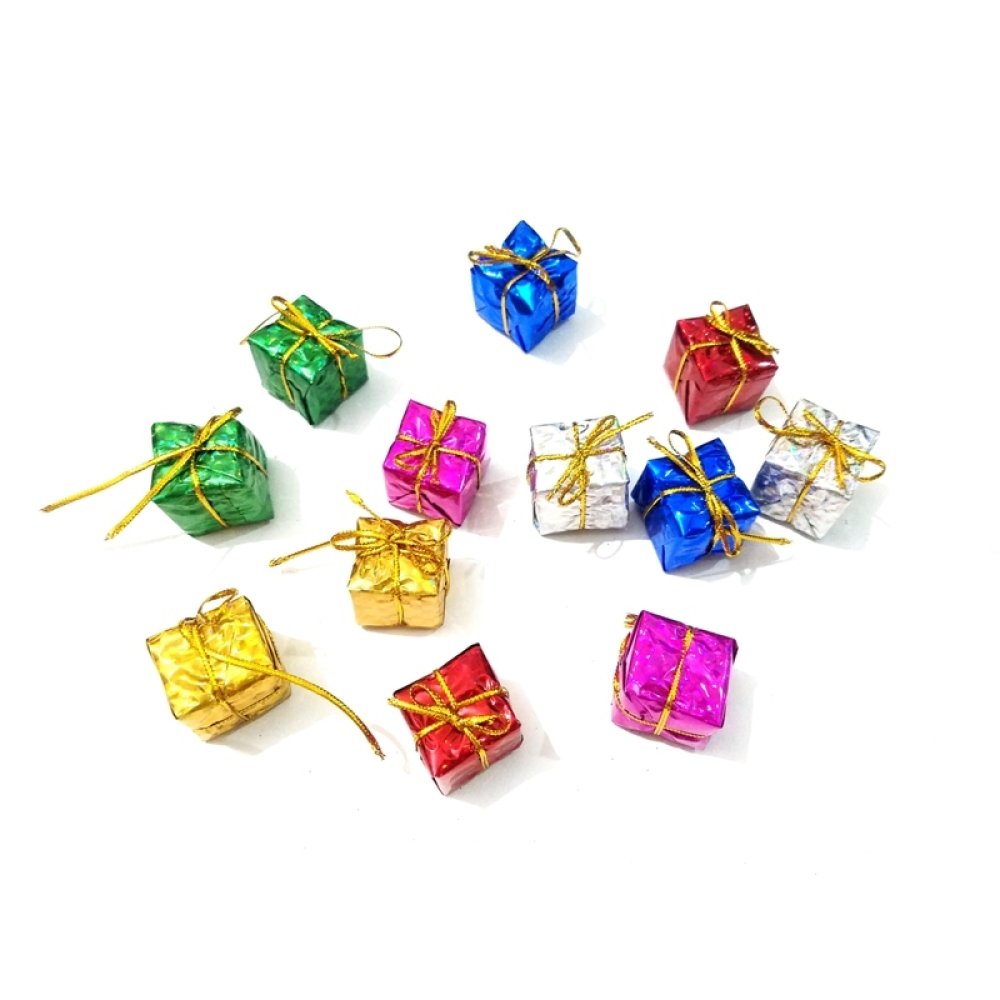 Wholesale Gift Wrap Shaped Pine Tree Ornaments