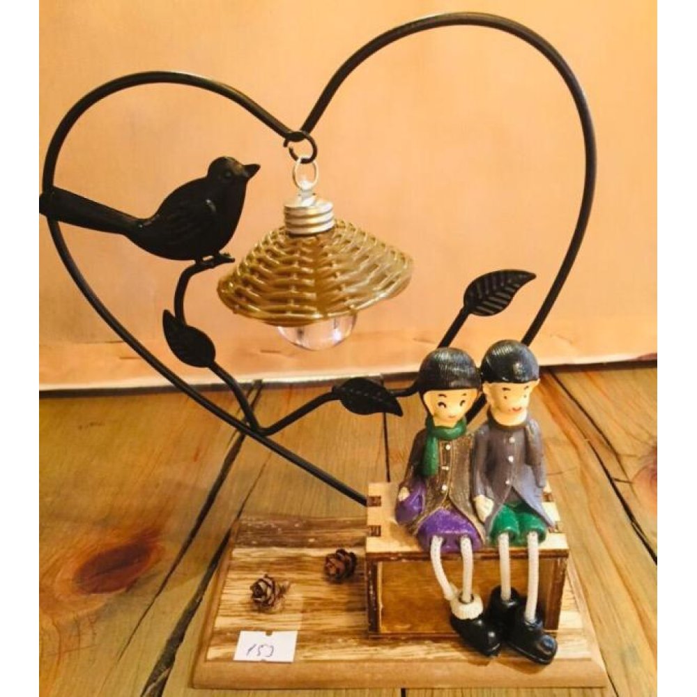 Wholesale Lovers Sitting Under Street Lamp Figurines